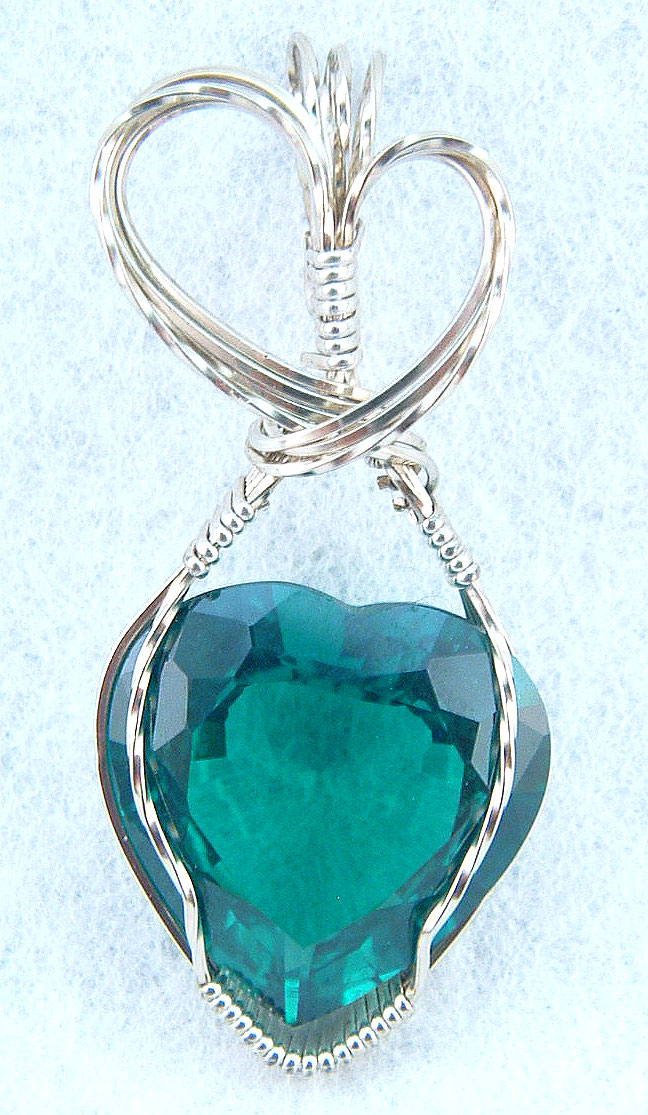 Stunning emerald heart pendant